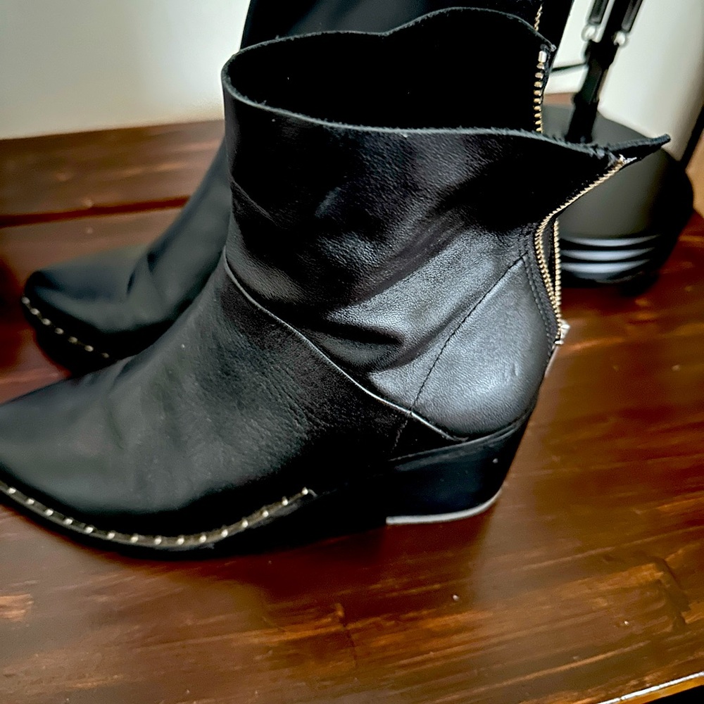 Black boot